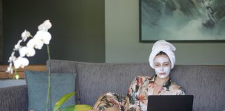 ספא‌ ‌על‌ ‌הספה:‌ ‌איך‌ ‌לשמור‌ ‌על‌ ‌עור‌ ‌מטופח‌ ‌גם‌ ‌בזמן‌ ‌בידוד‌ ‌ביתי?‌ ‌