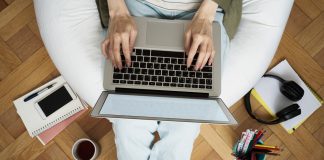 במשרד הביתי: עבודה מהבית, ביטוח דירה ומה שביניהם