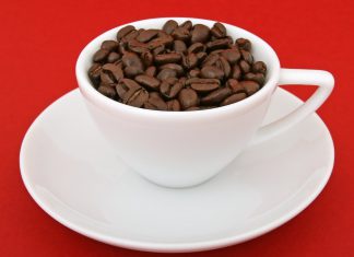 למה קפה טחון טרי עדיף על קפסולות?