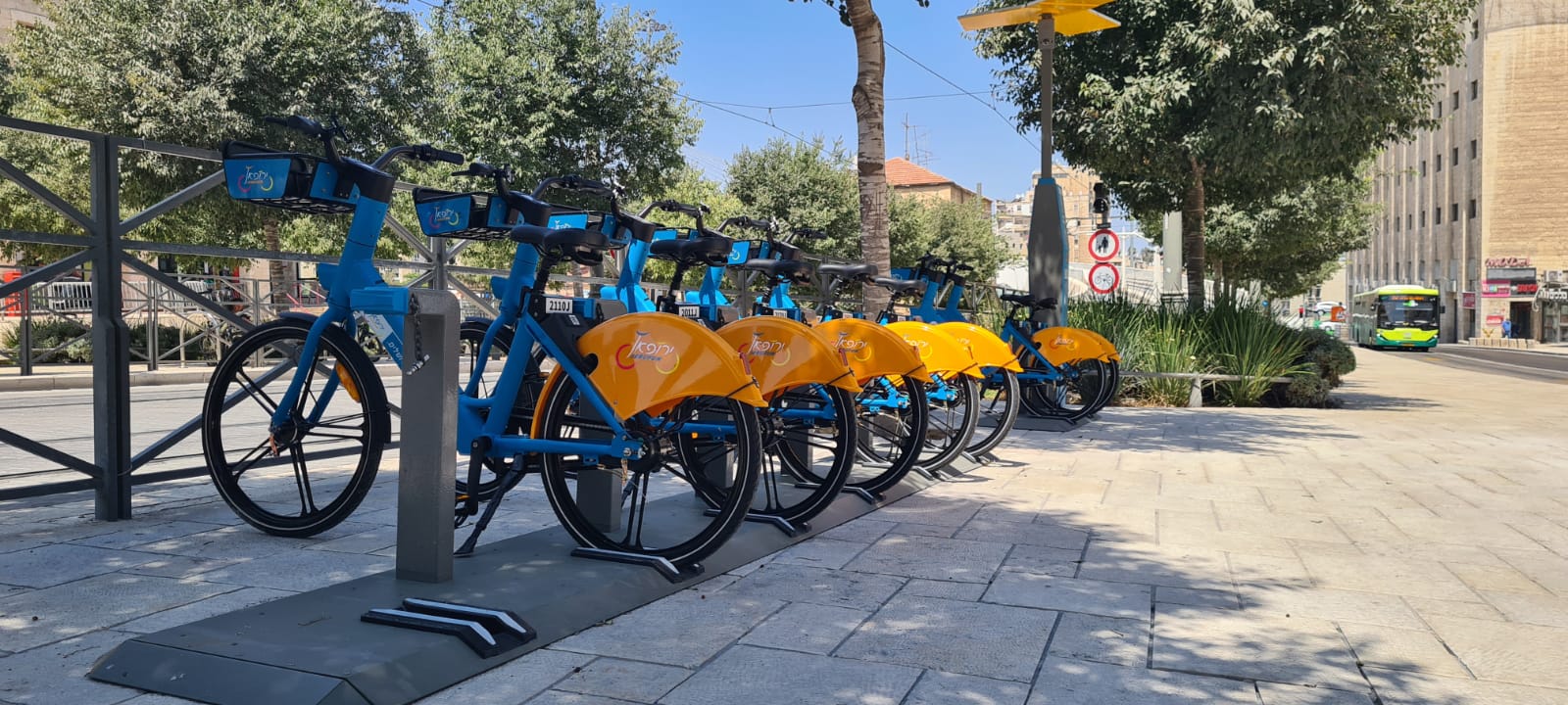 שופינג באופניים – קניון הדר ירושלים משיק תחנת עגינה להשכרת אופניים חשמליים