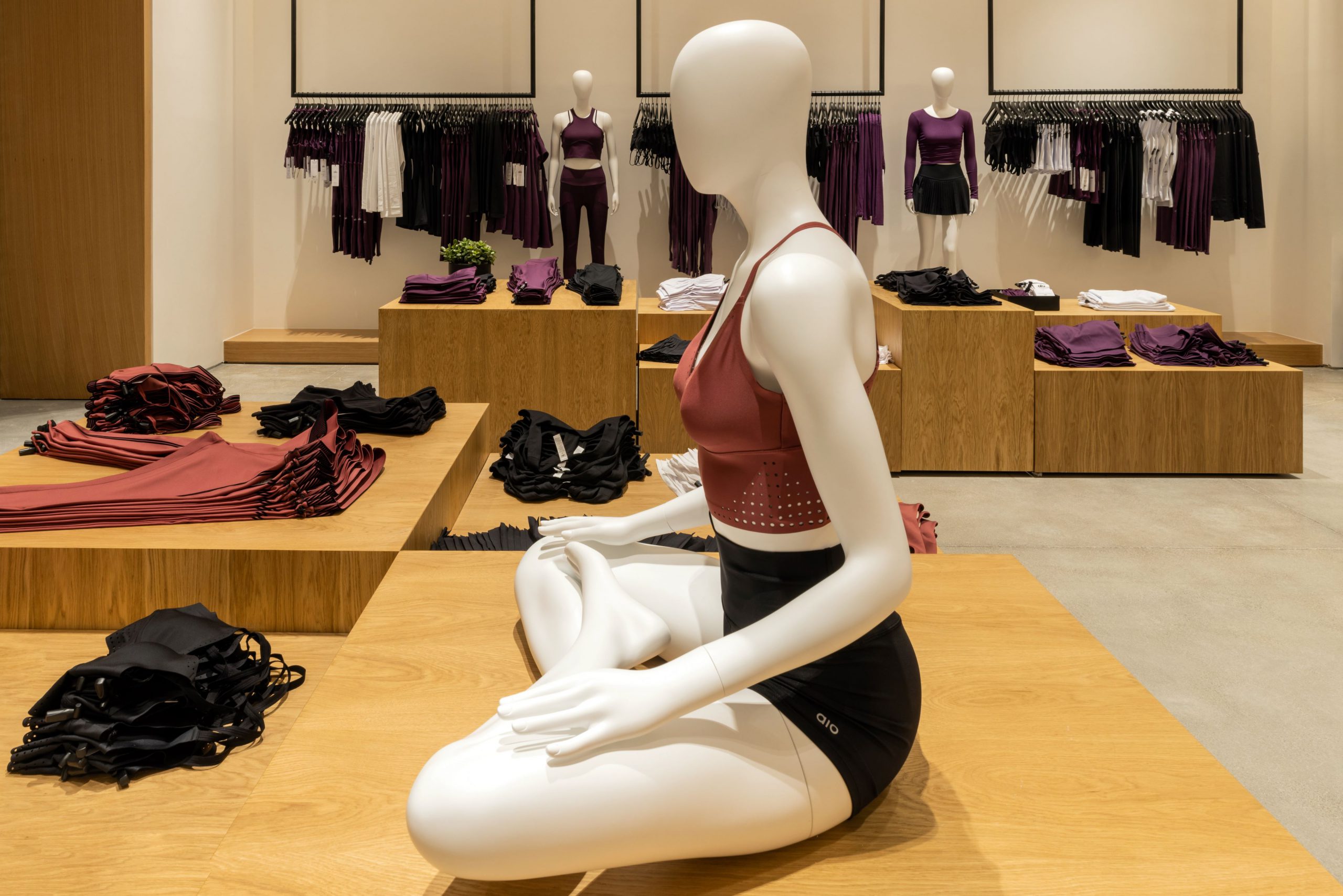 המותג alo yoga פותח חנות בקניון עופר רמת אביב