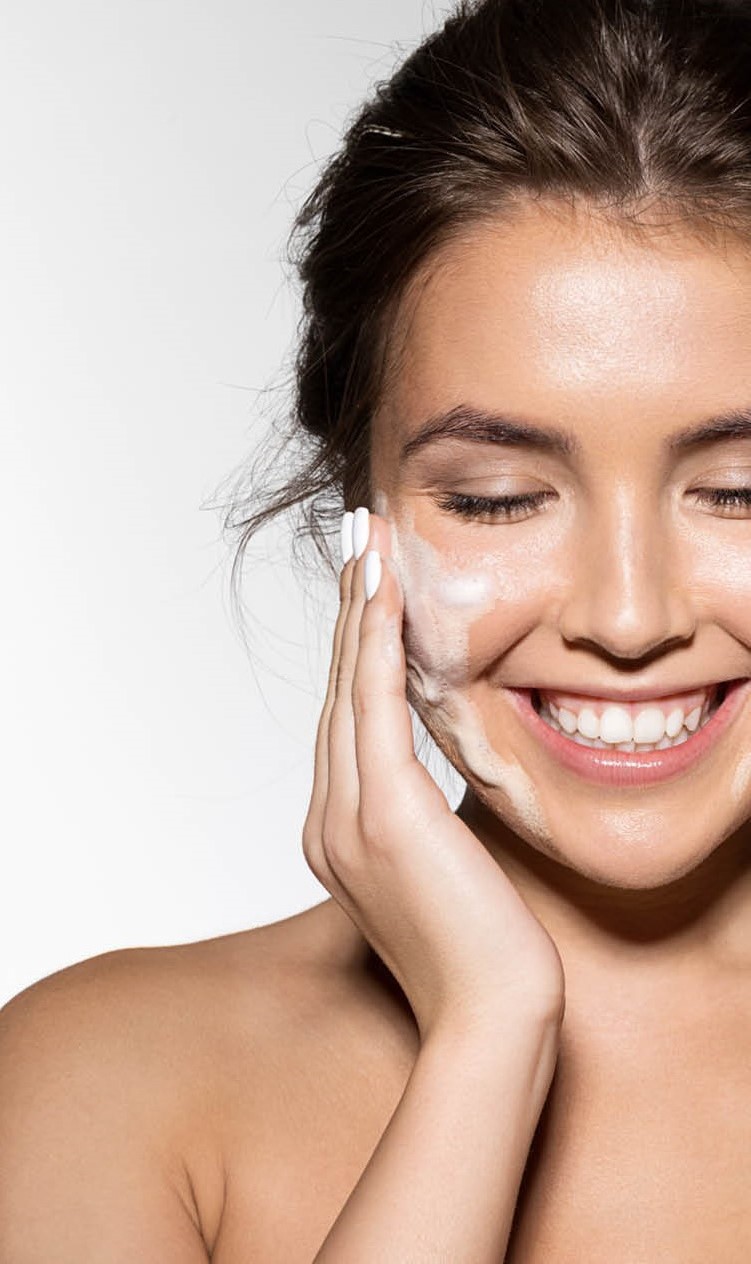 חשיבות ניקוי פנים יסודי המטפח את האיזון המיקרוביוטי הטבעי של העור