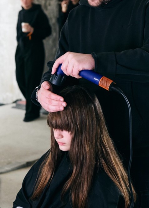 מייבש השיער החדש של דייסון בהופעת בכורה בתערוכת האופנה Chloé בפריז